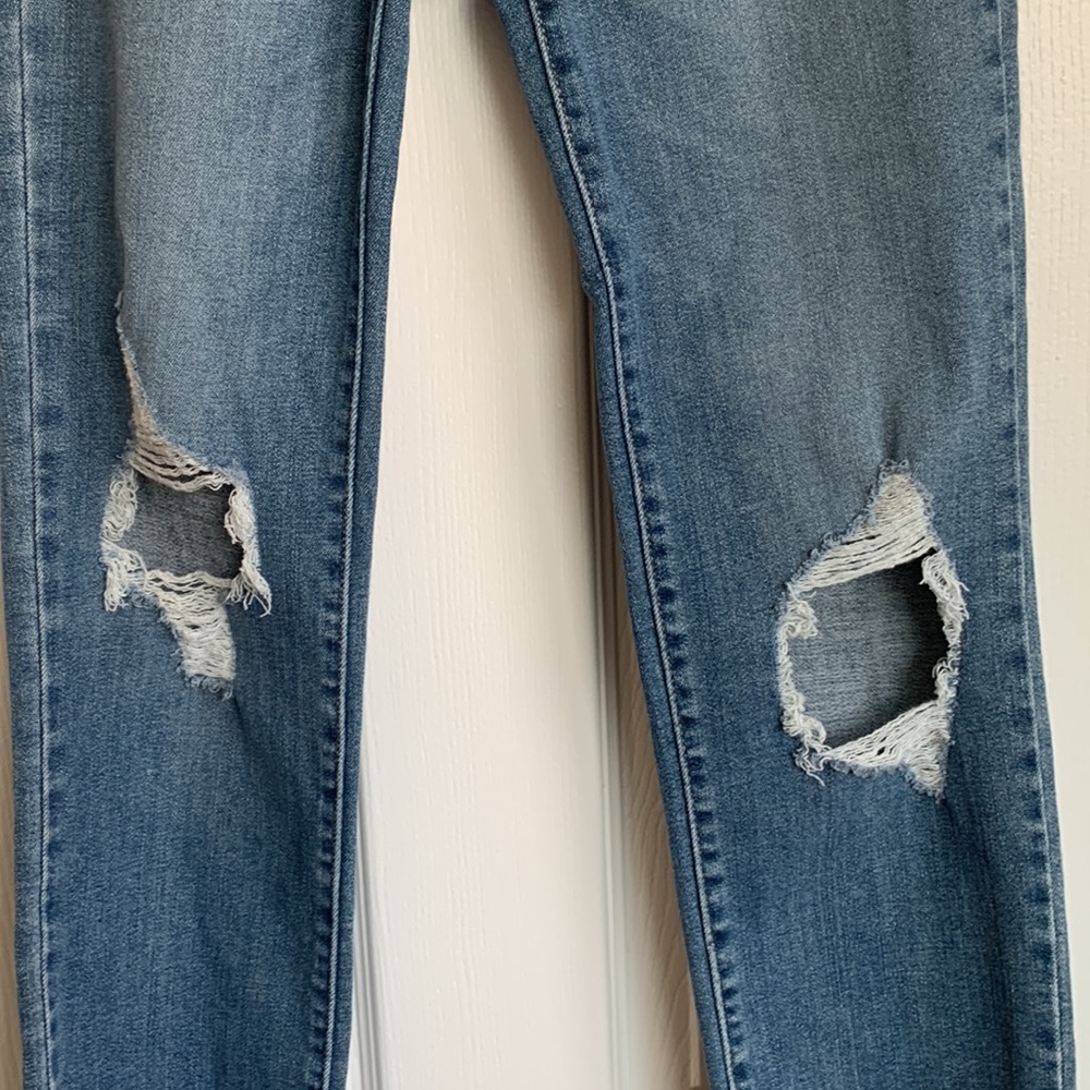 Levi’s 724 High Rise Straight Distressed - Picture 4 of 9